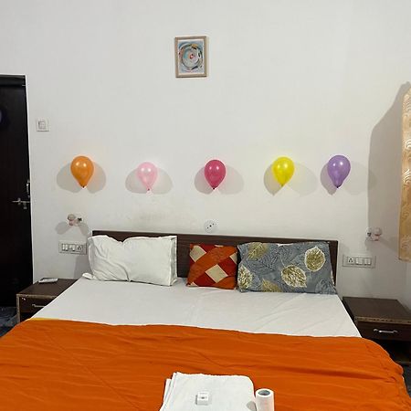 Sunrise Bed & Breakfast Khajurāho Buitenkant foto