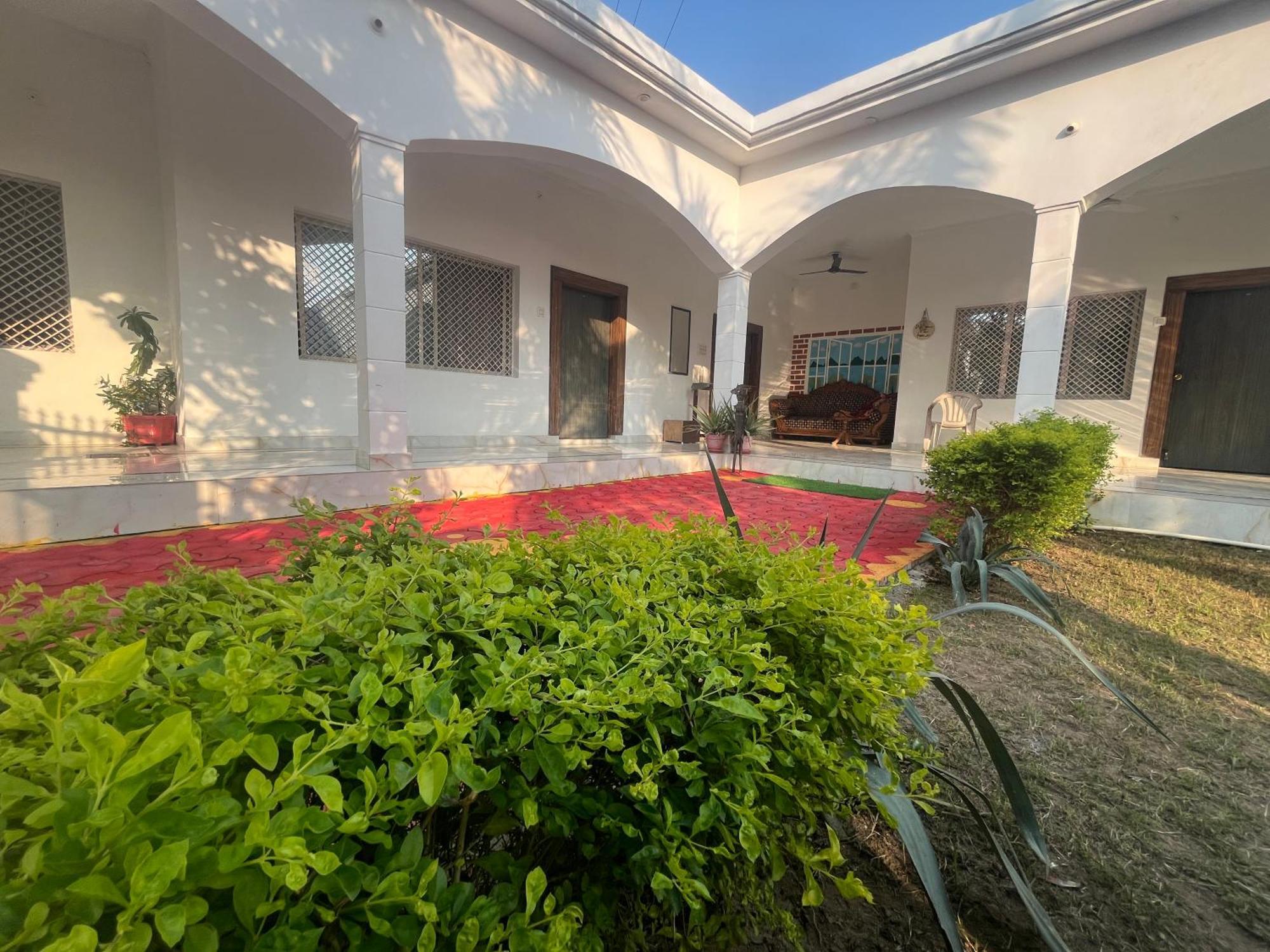Sunrise Bed & Breakfast Khajurāho Buitenkant foto