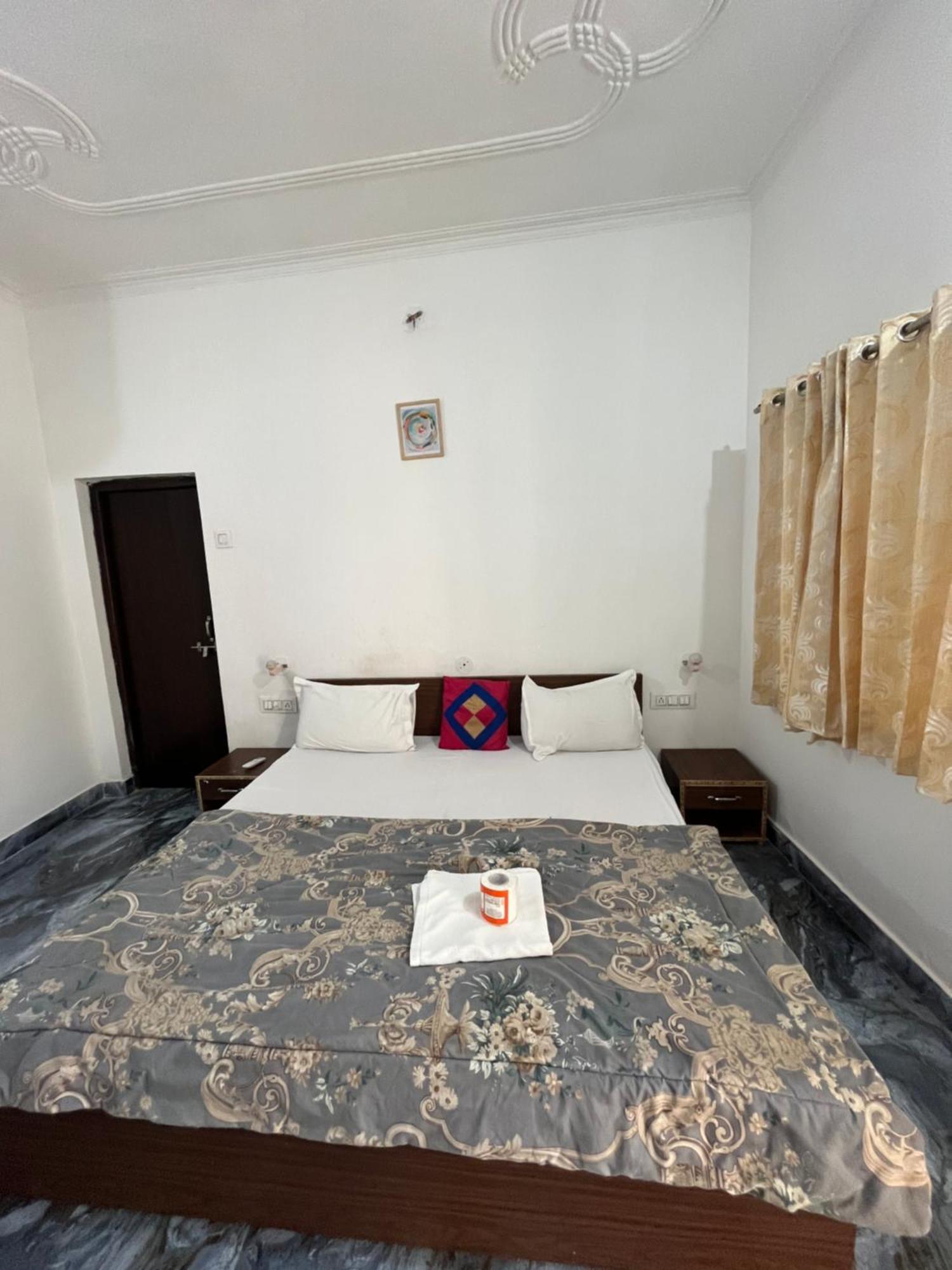 Sunrise Bed & Breakfast Khajurāho Buitenkant foto