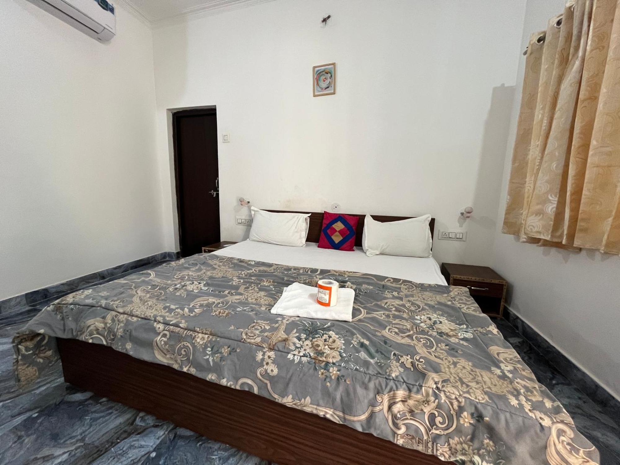 Sunrise Bed & Breakfast Khajurāho Buitenkant foto