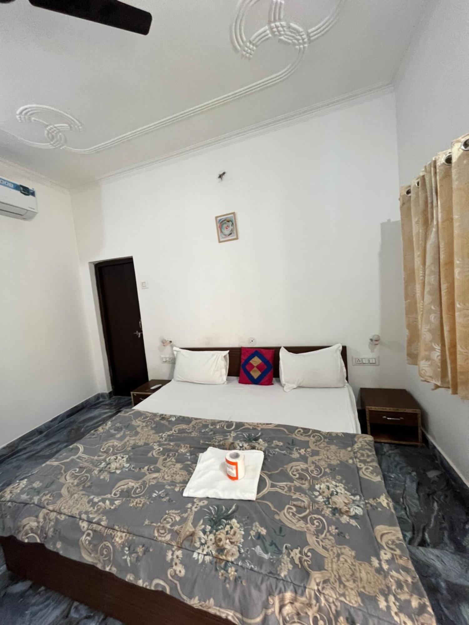 Sunrise Bed & Breakfast Khajurāho Buitenkant foto