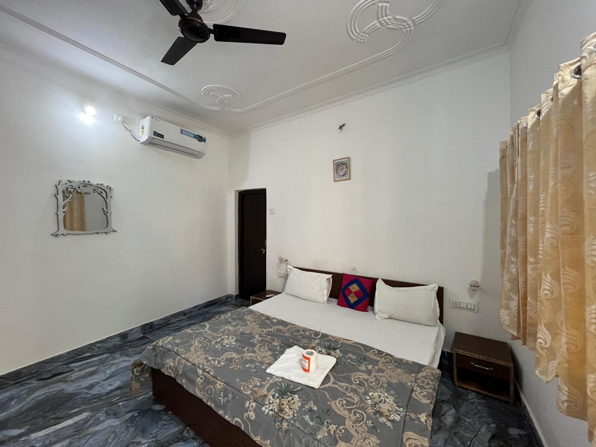 Sunrise Bed & Breakfast Khajurāho Buitenkant foto